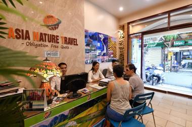 Artisan Lakeview Hotel