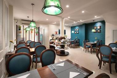 Holiday Emerald Hotel