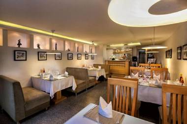 Queen's Central Hotel