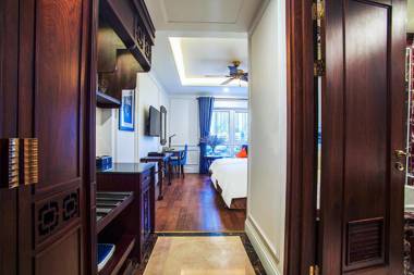 New Era Hotel & Villa