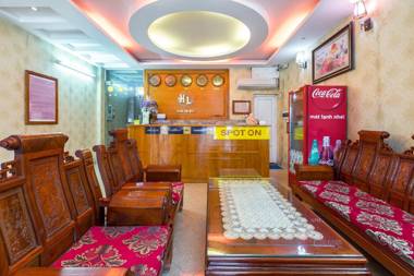 SPOT ON 693 Hoang Long Hotel