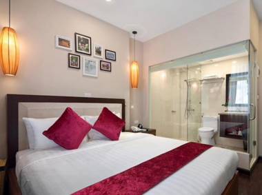 Golden Moon Suite Hotel