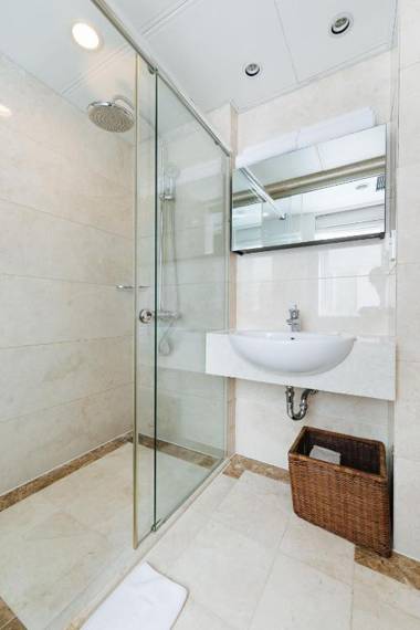 VietHome-Doorstep to Hoan Kiem Lake