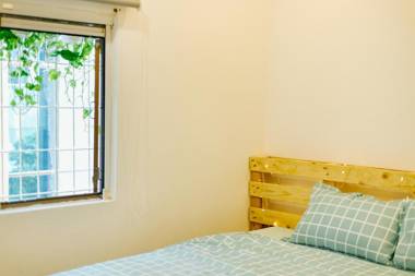 Buzz Hanoi 2 Bedroom in Old Quarter with Balcony