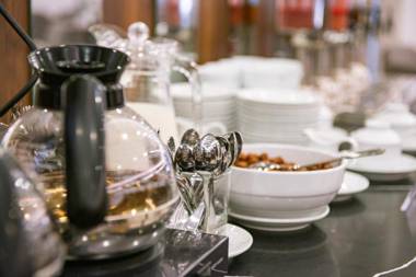 Western Skyline Hotel