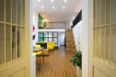 Holly's Hidden Nest in Prime Location No Lift