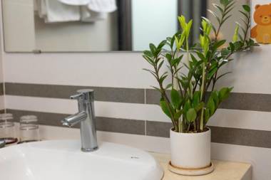 YR Hotel & Apartments