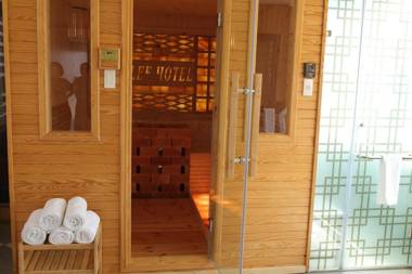 Lee Apartment & Hotel