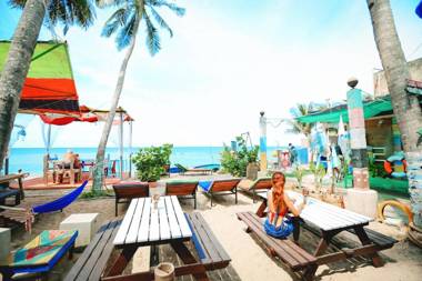 EVA HUT Mui Ne Beach Hostel