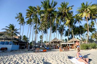 EVA HUT Mui Ne Beach Hostel