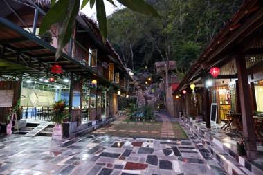 Green Hill Hostel & Tour