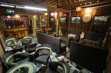 Green Hill Hostel & Tour