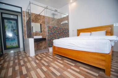 Long Hotel and motobike rental