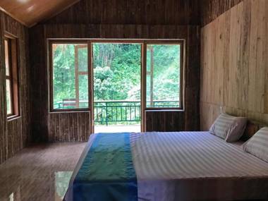 LePont Mu Waterfall Bungalow