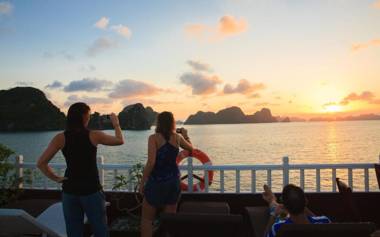 Halong Full Day Trip - Cruises