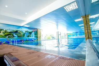 GOLDEN LOTUS TUAN CHAU