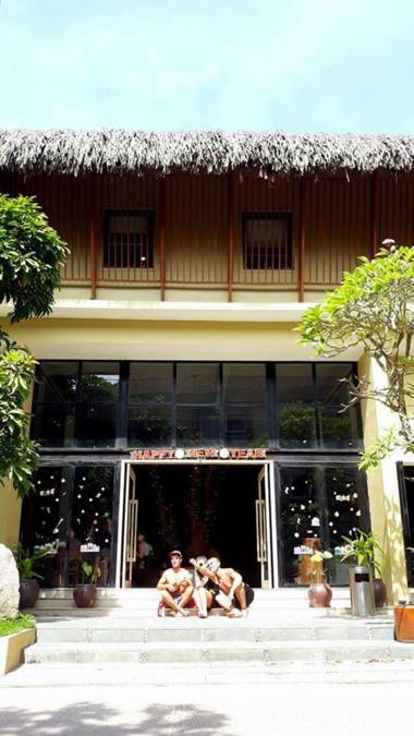 9 Station Hostel & Bar