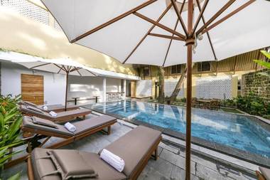 9 Station Hostel & Bar