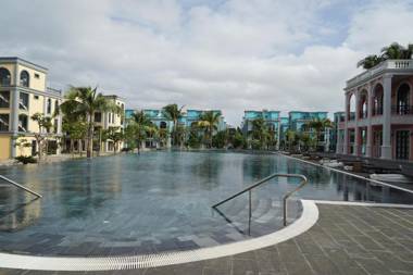 5BR Duplex Villa by the beach