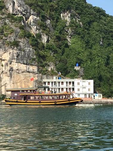 Victor Charlie Hostel 2