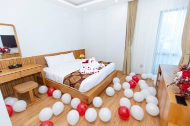 Queen Hotel Hoàng Gia