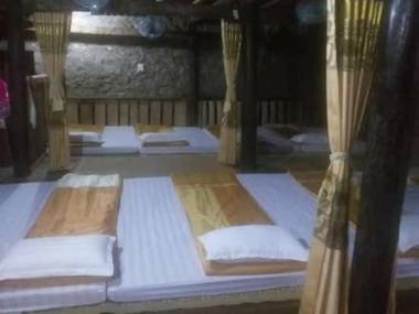 Yến Nhi Bản Giốc Homestay - Nhà sàn đá cổ