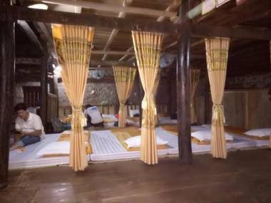 Yến Nhi Bản Giốc Homestay - Nhà sàn đá cổ