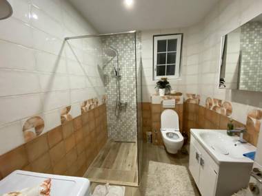 Convini Bed & Bathroom Homestay