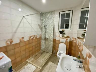 Convini Bed & Bathroom Homestay