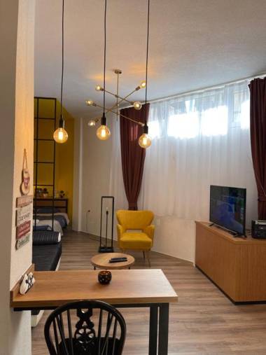 ORA-PRN studio apartment in the city centre