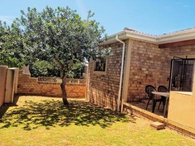 Pole Pole holiday home