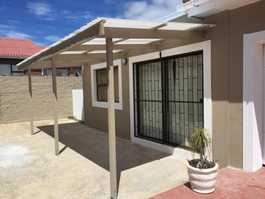 Pole Pole holiday home