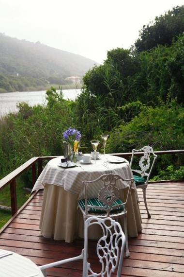 Moontide Riverside Lodge