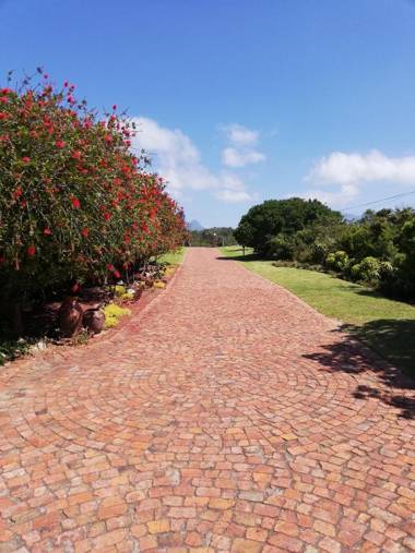 Kaya Cabhozi at 306-on-HeightsRoad