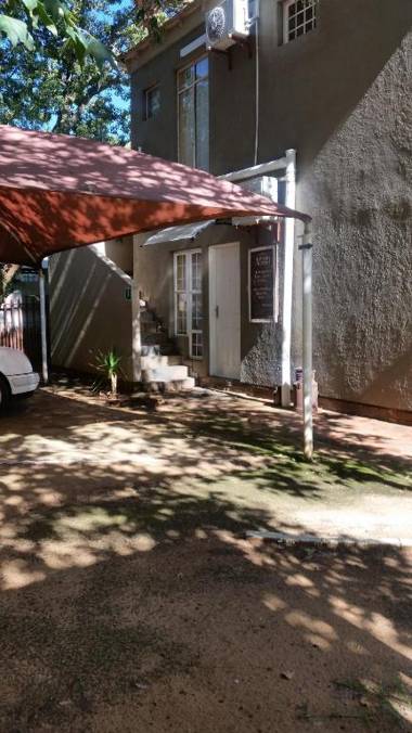 LekkeRus Guest House