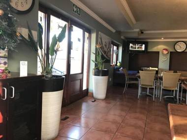 VJ's Guesthouse & Restaurant