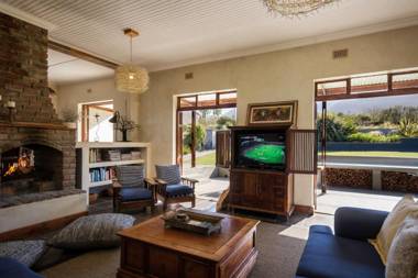 A Hilltop Country Retreat