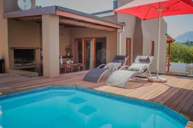 Aan de Heuvel Self-Catering Cottages