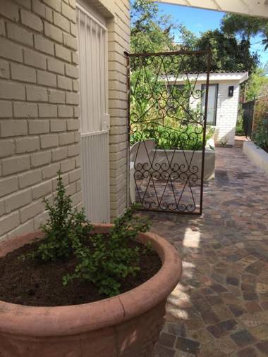 Courtyard Studios (with air conditioning)