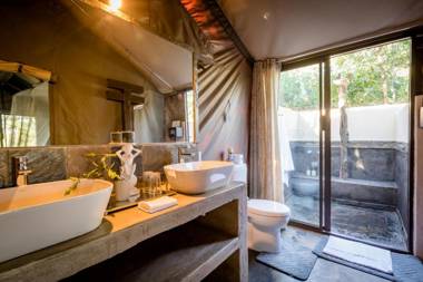 Umkumbe Bush Lodge - Luxury Tented Camp