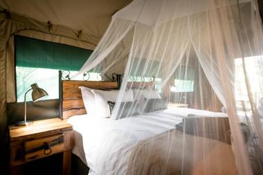 Umkumbe Bush Lodge - Luxury Tented Camp