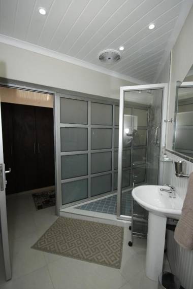 Dormio Manor Guest Lodge