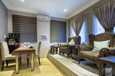 Three Oaks and an Aloe Boutique Hotel