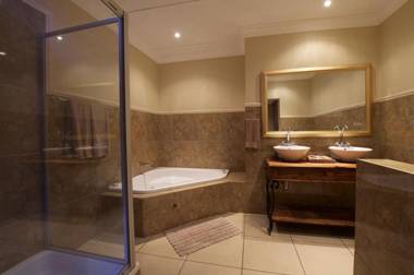 Tuskers Bush Lodge B&B