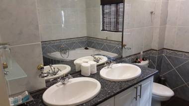 Waterfalls Boutique Hotel