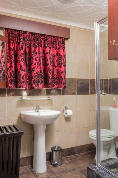 El Gran Chaparral Guest House