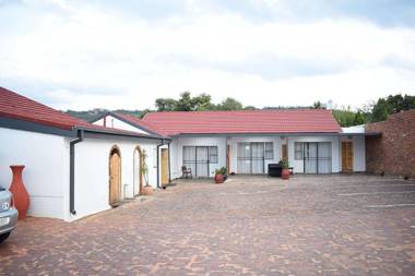 Oppi Hoek Guest House