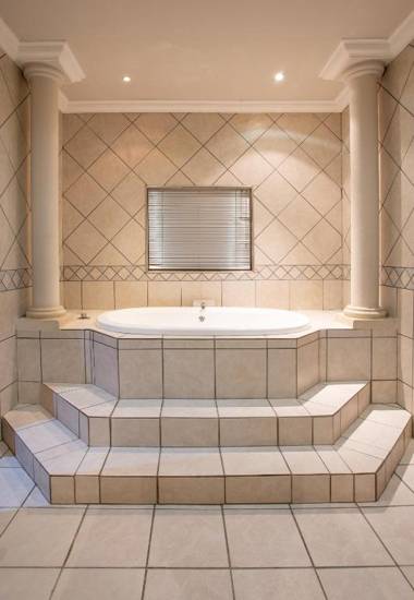 Spacube Luxury Suites and Spa