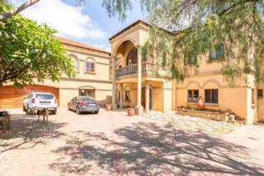 Aloha Lodge 2 Bedroom Apartment near Menlyn