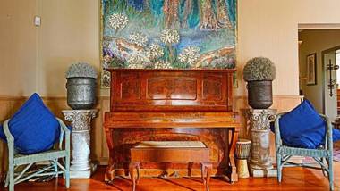 BEN'S BED AND BREAKFAST